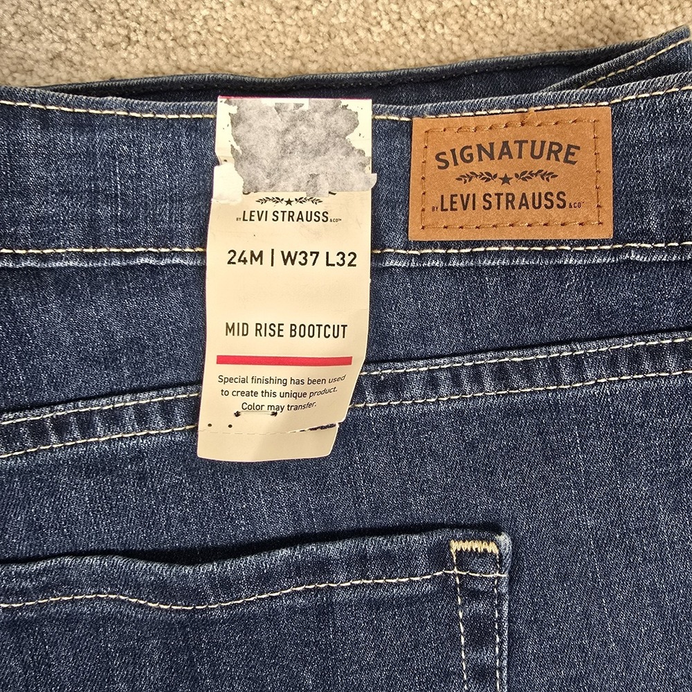 Signature Levi Strauss Jeans Women Size 24M Blue Mid Rise Bootcut Stretch Denim - Picture 2 of 9